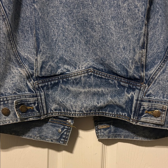 Weathered Blues Vgt acid Jean jacket. 80’s-90’s. Small but oversized. - Picture 7 of 9